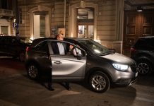 Opel Crossland X si mette in mostra con Carlo Verdone e Rocco Papaleo nel film ‘Si vive una volta sola’