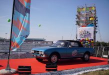 PEUGEOT 504 CABRIOLET, RITRATTA SULLA COPERTINA DELL’EP JOVA BEACH PARTY