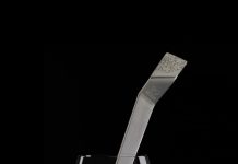 UN SECONDO CHE EQUIVALE A UN ANNO. LA CHIAVE DI PEUGEOT SAVEURS INVECCHIA IL VINO APPENA LO TOCCA