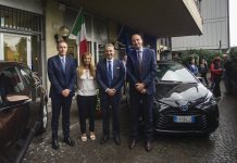 MOBILITÀ SOSTENIBILE: CONSEGNATE AL MINISTRO COSTA DUE AUTOMOBILI IBRIDE TOYOTA