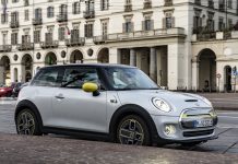 “The E-talian Job”: fuga sostenibile dall’ordinario a bordo della Nuova MINI Cooper SE.