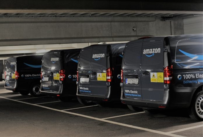 Zuverlässig zugestellt: Mercedes-Benz eVito fahren lokal emissionsfrei für Amazon in MünchenReliable deliveries: Locally emission-free Mercedes-Benz eVito vehicles on the road for Amazon in Munich
