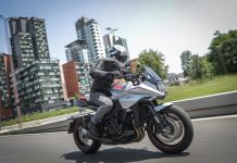 KATANA, l’icona delle 2 ruote Suzuki, debutta negli Showroom auto