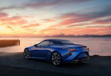 LEXUS LC CONVERTIBLE CATTURA IL VENTO PER IL MASSIMO COMFORT