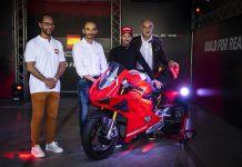 Riflettori accesi sul primo modello al mondo in scala 1:1 della Ducati Panigale V4 R in mattoncini LEGO® Technic™