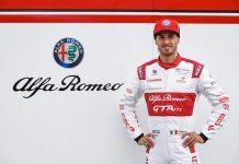 Alfa Romeo Giulia GTA accanto ad Antonio Giovinazzi per la ripartenza del campionato di Formula 1 in Austria