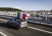Nuova Fiat 500 ha percorso il nuovo ponte Genova San Giorgio: la Nuova 500 e la città di Genova simbolicamente unite nella ripartenza verso un futuro di tecnologia e sostenibilità.
