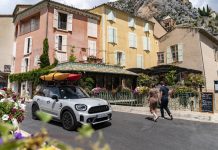 Divertimento alla guida immersi nella natura: a bordo della MINI Cooper SE Countryman ALL4 verso il “Gran Canyon della Francia”.