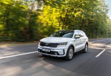 Solido, tecnologico ed elegante: Sorento debutta sul mercato italiano Hybrid e Plug in, inizia l’era elettrificata per il grande SUV di Kia