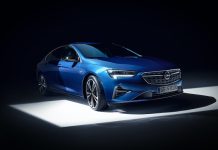 Nessuna paura del buio grazie ai fari IntelliLux a matrice di LED® di Opel