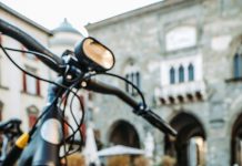 CAMBIO STAGIONALE DEI PNEUMATICI ANCHE PER BICI E E-BIKE: L’INVERNALE PIRELLI DÀ MAGGIORE ADERENZA SU ASFALTO FREDDO E UMIDO