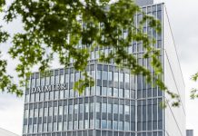 Daimler AG, Geely Holding Group e i rispettivi Marchi sussidiari uniscono le forze per lo sviluppo di un sistema di propulsori altamente efficiente specifico per le applicazioni ibride