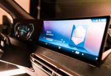 BMW svela il futuro del display e del sistema operativo BMW iDrive al CES 2021