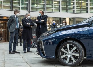 TOYOTA MOTOR ITALIA PRESENTA LA MIRAI AGLI ASSESSORI CATTANEO E TERZI DELLA REGIONE LOMBARDIA
