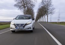 Nissan presenta la versione speciale LEAF10