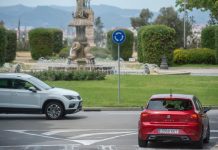 Come guidare correttamente in una rotonda