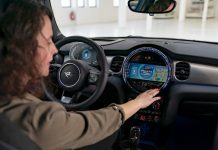 Nuovo sistema operativo e servizi digitali aggiuntivi per MINI 3 porte, MINI 5 porte e MINI Cabrio