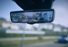 Ford Smart Mirror: lo specchietto retrovisore intelligente che ti aiuta a vedere ciclisti, pedoni e altri veicoli dietro al tuo furgone
