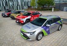 GIRO D’ITALIA 2021: TOYOTA CONSEGNA A RCS LE AUTO UFFICIALI CHE ACCOMPAGNERANNO LA CORSA ROSA