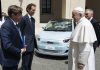 Sua Santità Papa Francesco riceve in udienza Stellantis per conoscere la nuova Società e i valori di mobilità sostenibile di cui la Nuova Fiat 500 è ambasciatrice