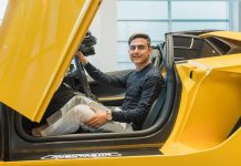 La stella del calcio Paulo Dybala festeggia il 100° goal con una nuova Lamborghini