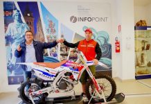 Luca Colombo in attesa per la traversata dello Stretto