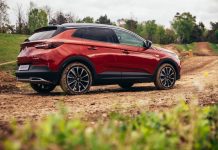 Opel Grandland X Hybrid4: efficiente, elettrico, intelligente. Guidare un veicolo ibrido è divertente