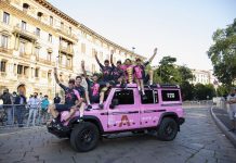 Egan Bernal, vincitore del Giro d’Italia 2021, tinge di rosa Milano e INEOS Grenadier