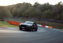 La Cayenne ad alte prestazioni conquista il Nürburgring Nordschleife in un tempo record