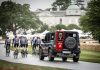 INEOS Grenadier al Goodwood Festival of Speed accompagnata da un team su due ruote