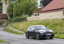 Nel tradizionale spirito sportivo in onore di John Cooper: MINI Anniversary Edition