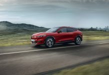 Dritti al mare! Ford Mustang Mach-E può raggiungere la spiaggia, da ogni capitale europea, con una singola carica