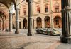 La Lamborghini Sián omaggia i portici di Bologna. A seguito del riconoscimento UNESCO, la supersportiva di Sant’Agata percorre le strade dei portici di Bologna