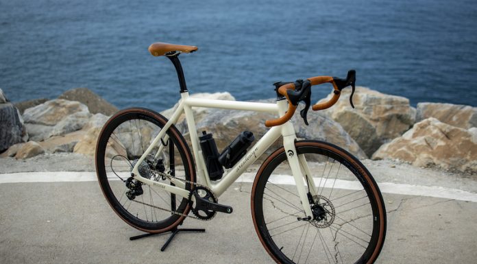 La luxury e-bike più leggera del mondo nata da un accordo tra eccellenze: ARES Super Leggera by HPS