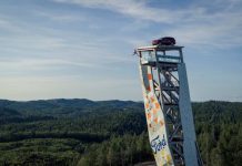 Ford Explorer lancia ai più audaci una sfida estrema dalla torre da arrampicata più alta al mondo
