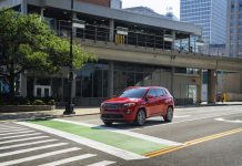 I marchi Jeep®, Ram e FIAT con (RED)® per diventare i primi partner automobilistici multi-brand; annunciano edizioni speciali (Jeep) RED, (FIAT) RED, e (Ram) RED e un contributo minimo di 4 milioni di dollari di proventi per la lotta alle pandemie