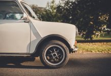 PIRELLI PRESENTA IL PNEUMATICO PER I COLLEZIONISTI DELLA MINI