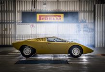 La ricostruzione della Lamborghini Countach LP 500 del 1971 presentata ufficialmente in un evento dedicato