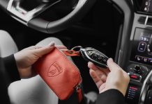 In vendita la collezione di pelletteria etica e sostenibile di Automobili Lamborghini