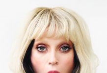 PIRELLI: PRESENTATO “ON THE ROAD”, IL CALENDARIO 2022 DI BRYAN ADAMS