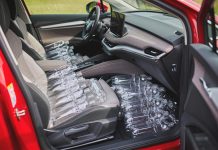 ŠKODA ENYAQ iV: 318 bottiglie di plastica riciclate per ogni esemplare realizzato