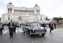 Il Presidente della Repubblica Italiana Sergio Mattarella torna al Quirinale a bordo della Lancia Flaminia Presidenziale