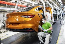 A Mladá Boleslav è iniziata la produzione di ŠKODA ENYAQ COUPÉ iV