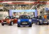 Raise the roof! La prima MINI Cooper Cabrio esce dalla linea di produzione dello stabilimento MINI di Oxford.