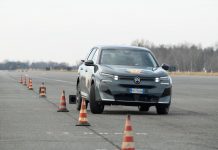 C5 Aircross in finale Car of the Year 2026: test a Balocco