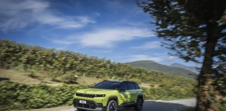 Jeep al Brussels Motor Show 2026: Avenger Black Edition e Wagoneer S