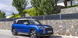 MINI Countryman Elettrica 2026: Più Autonomia e Tecnologia per il SUV Premium