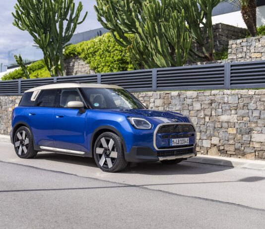 MINI Countryman Elettrica 2026: Più Autonomia e Tecnologia per il SUV Premium