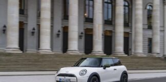MINI Paul Smith Edition: la Cooper elettrica “Classic with a Twist”