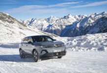 Grandland Electric AWD punta su comfort e grip: sospensioni evolute e HD Matrix